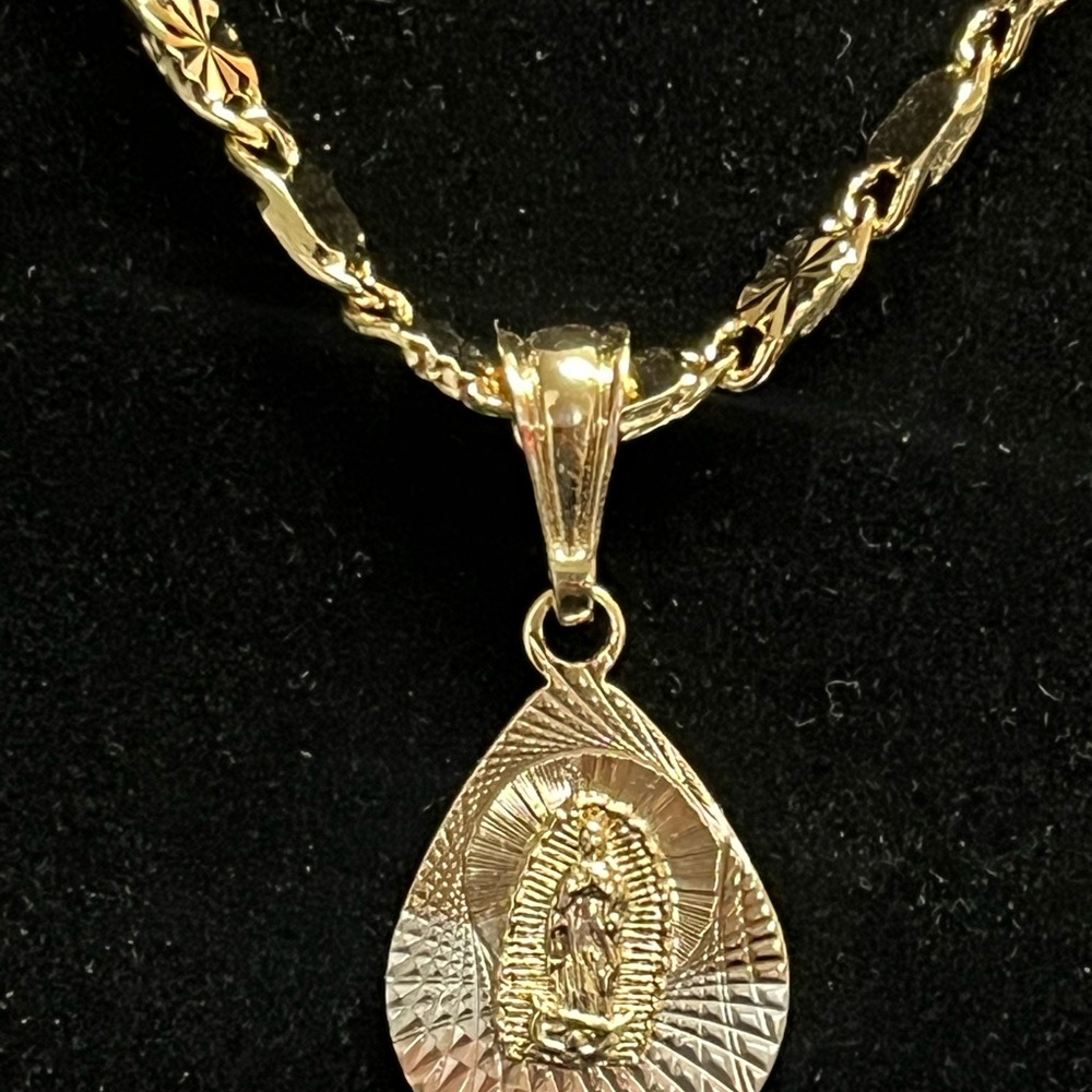 New Chain 24” with Virgin of Guadalupe medal (Laminated‎ gold)